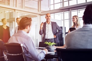 sales-manager-coaching-meeting-team